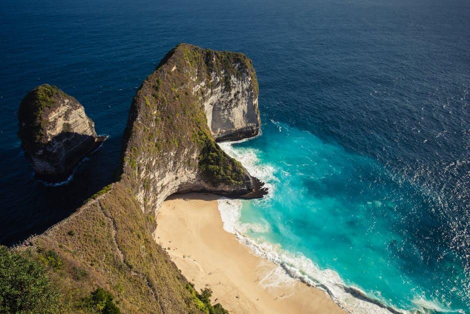 pexels-photo-2711640-2711640 Stunning aerial view of the iconic Kelingking Beach in Bali, showcasing turquoise waters and dramatic cliffs.