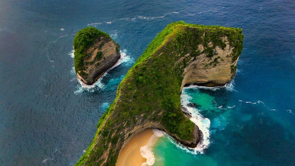 Stunning aerial view of Kelingking Beach in Bali, showcasing turquoise waters and dramatic cliffs.